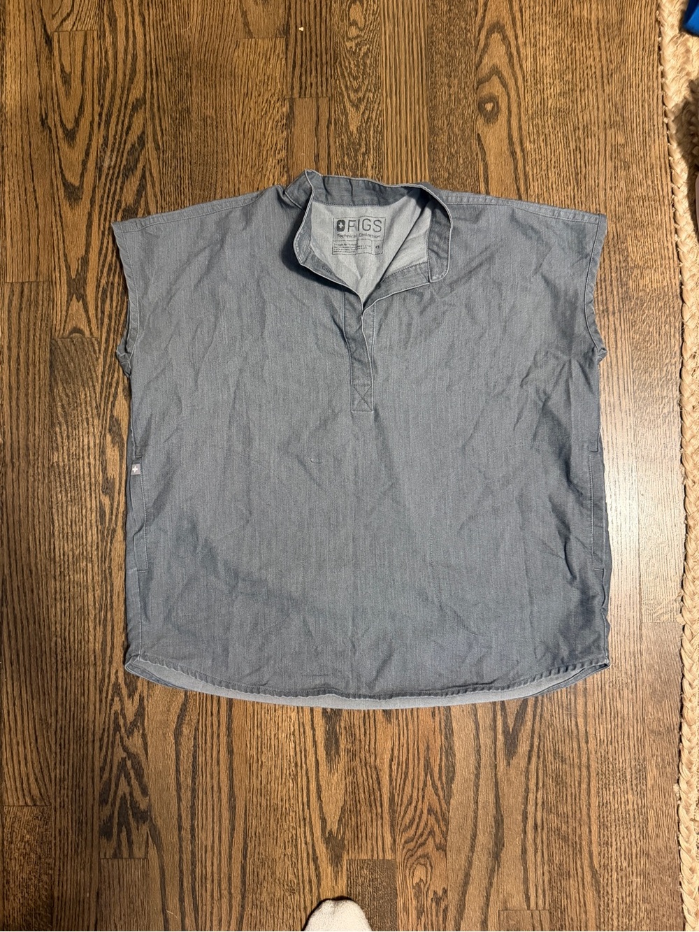 Figs Rafaela scrub Top in charcoal
